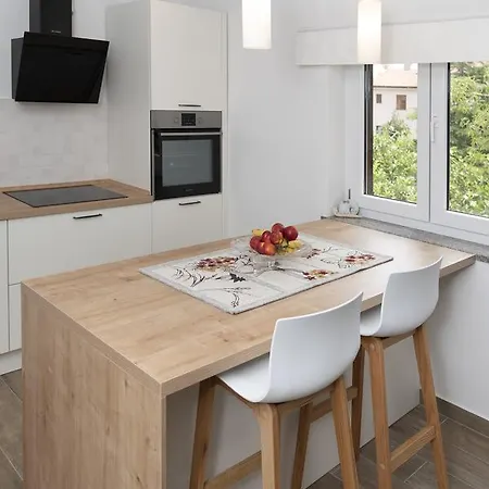 Apartman M & A Valbandon, - B *