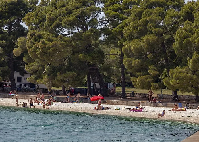 M & A Valbandon, - B